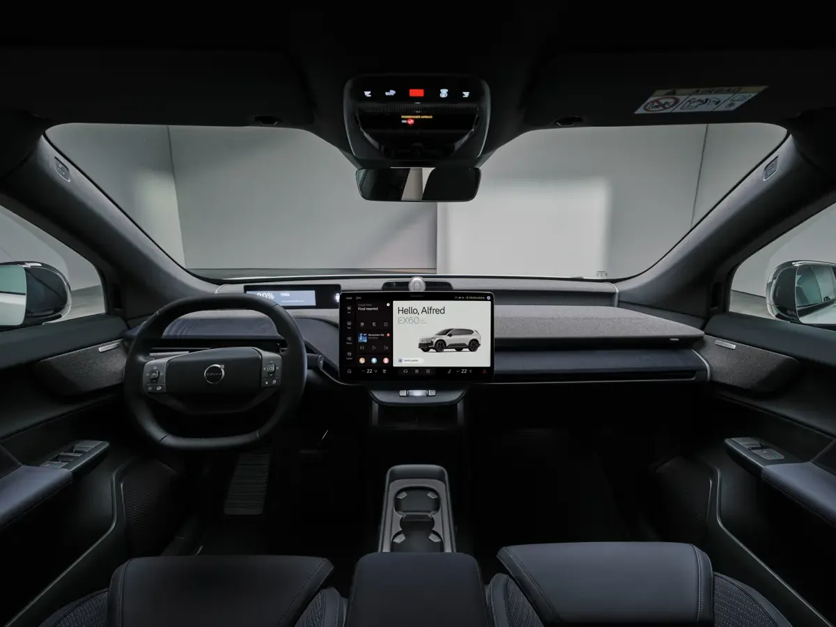 Elettronauti - Volvo EX60 P12 AWD - Interni - Vista della plancia