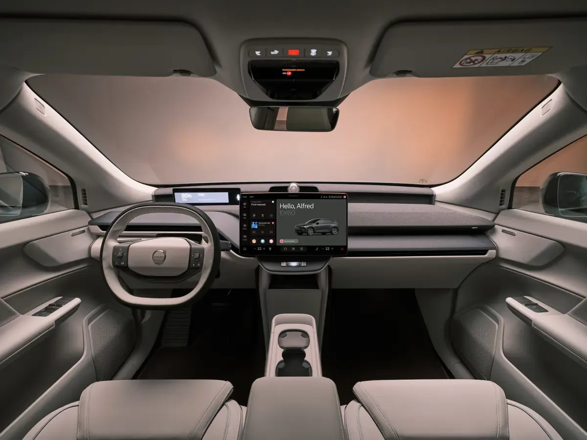 Elettronauti - Volvo EX60 P12 AWD - Interni - Vista della plancia