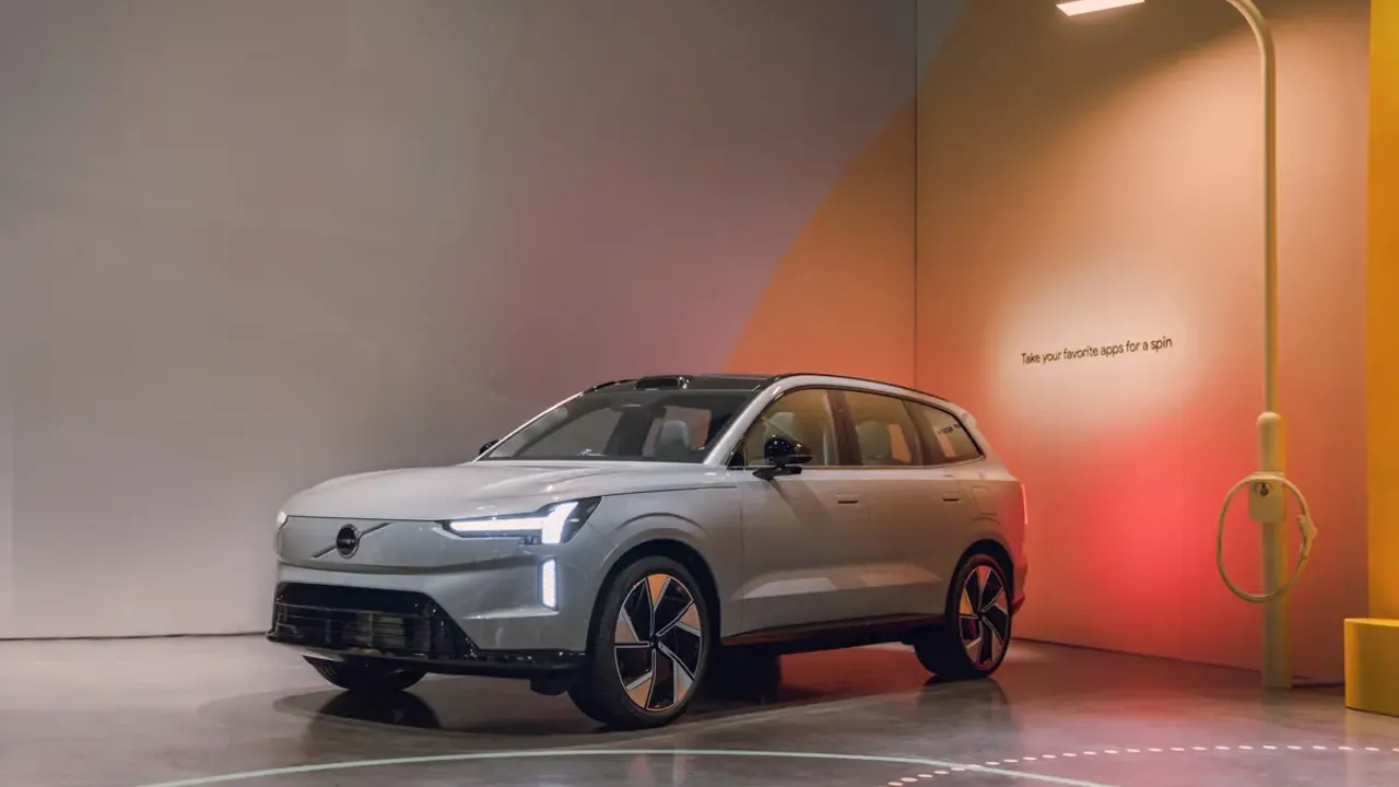 Elettronauti - Volvo EX90 Twin Motor - Bianco - Esterno - Vista anteriore a tre quarti