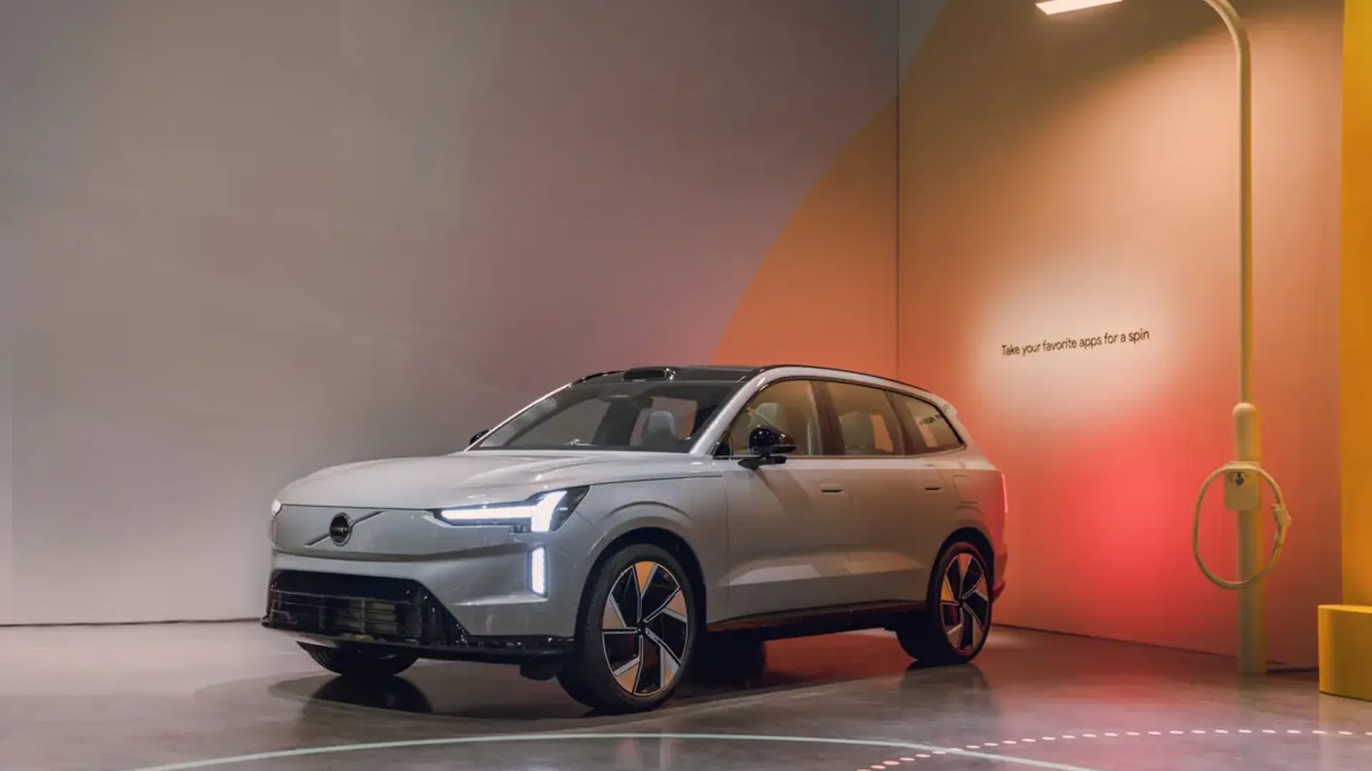 Elettronauti - Volvo EX90 Single Motor - Grigio - Esterno - Vista anteriore a tre quarti