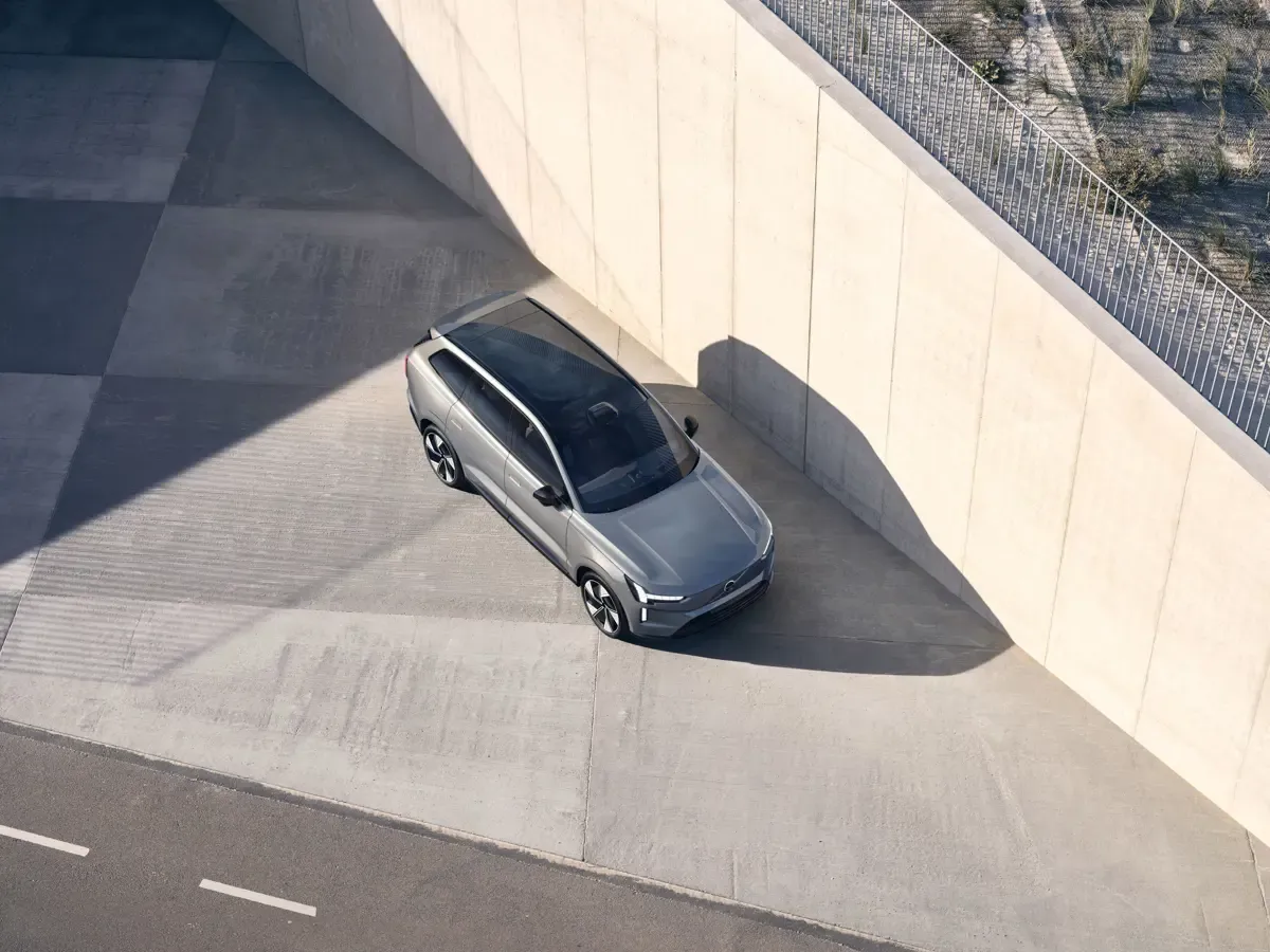 Elettronauti - Volvo EX90 Single Motor - Grigio - Esterno - Vista anteriore a tre quarti