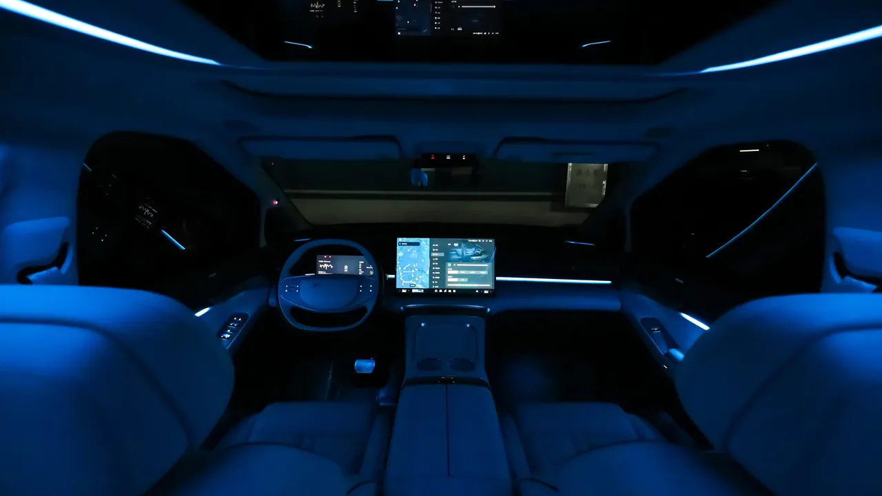 XPENG X9 AWD Performance