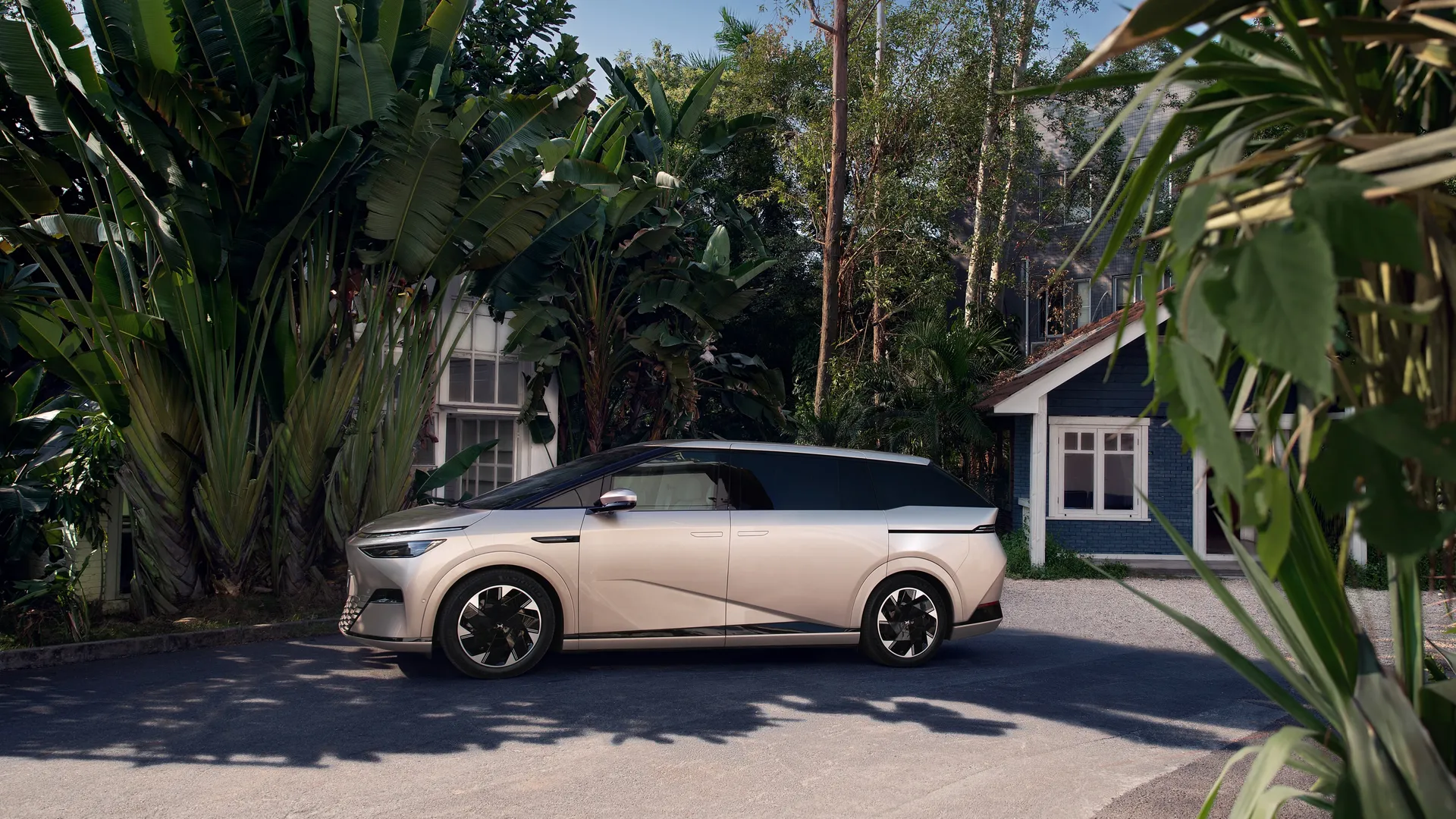 XPENG X9 AWD Performance