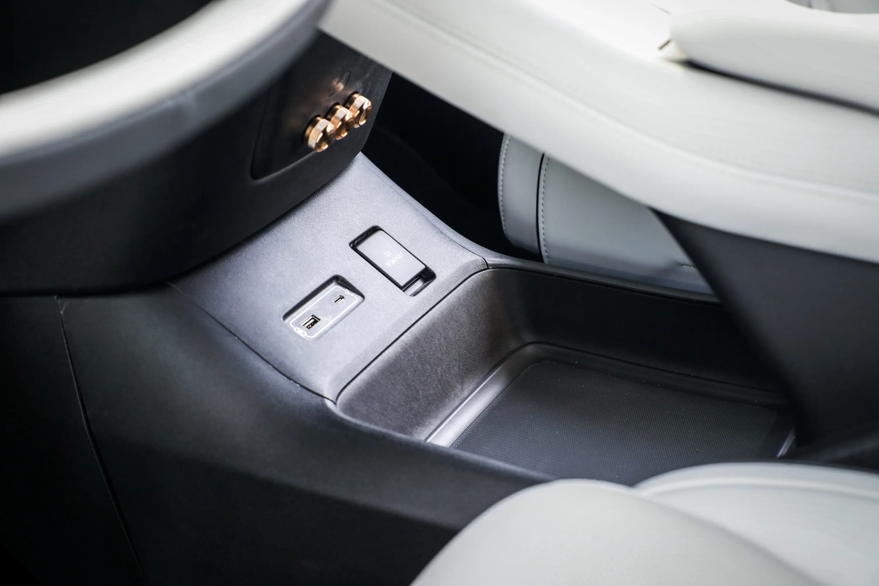 XPENG X9 AWD Performance