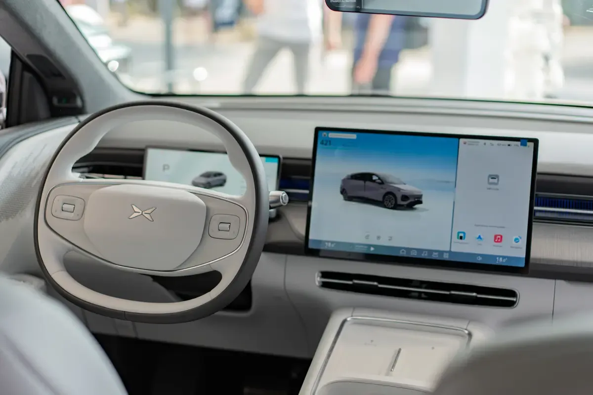 Elettronauti - XPENG G6 AWD Performance - Plancia - Vista della plancia