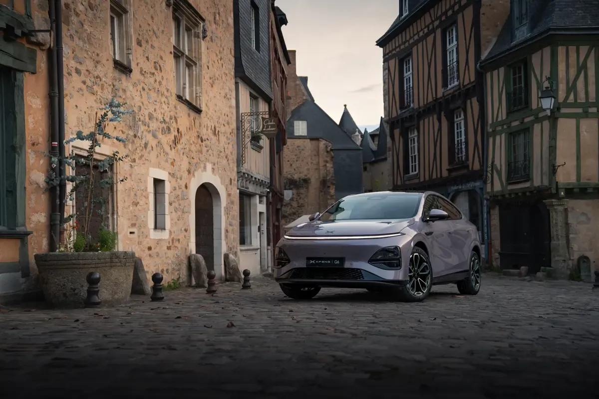 Elettronauti - XPENG G6 AWD Performance - Grigio - Esterno - Vista anteriore a tre quarti