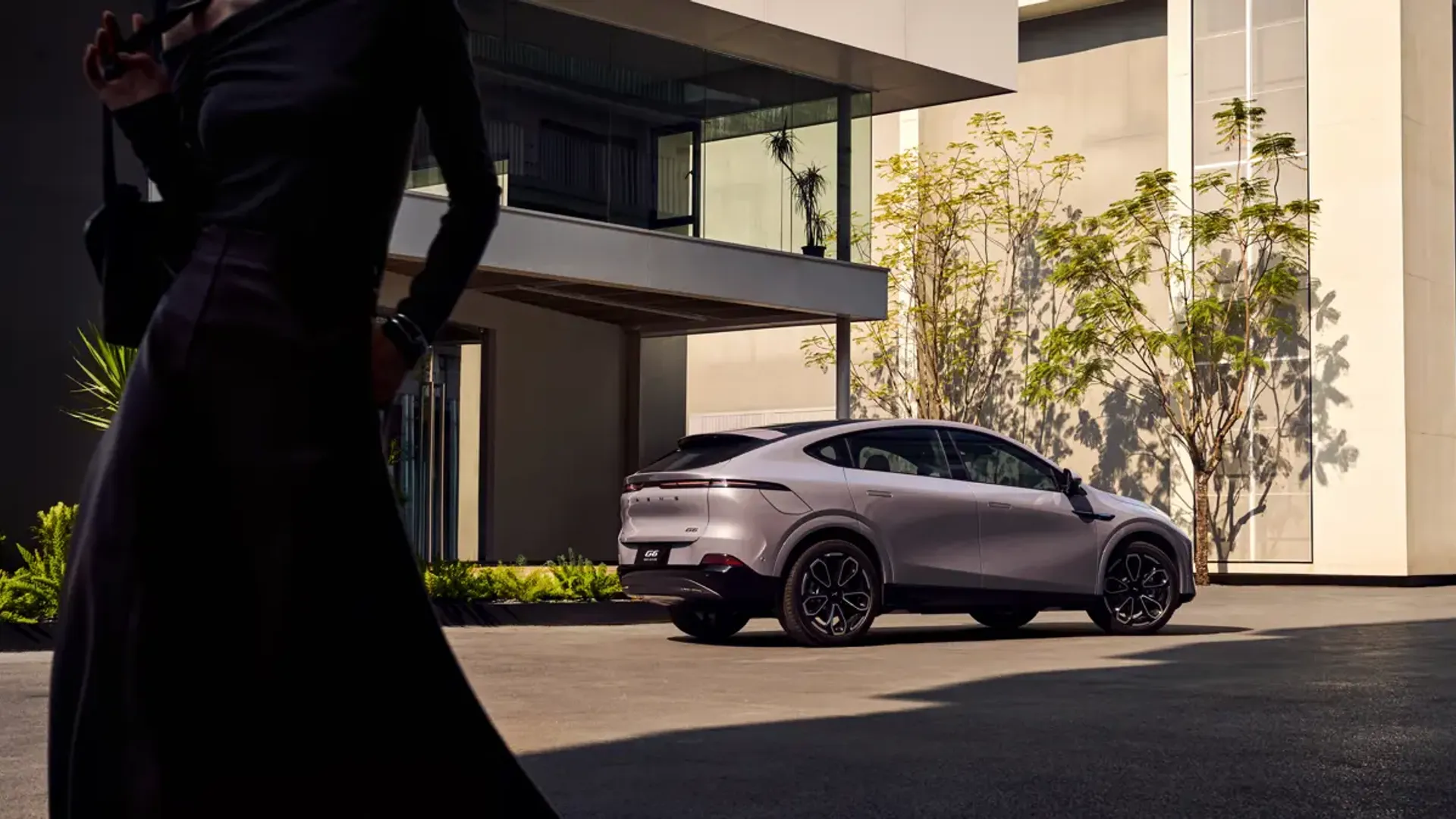 Elettronauti - XPENG G6 AWD Performance - Grigio - Esterno - Vista anteriore a tre quarti