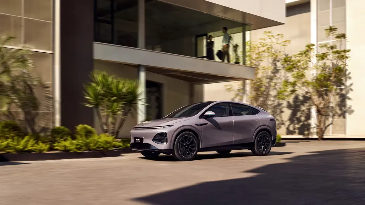 Elettronauti - XPENG G6 AWD Performance - Grigio - Esterno - Vista anteriore a tre quarti