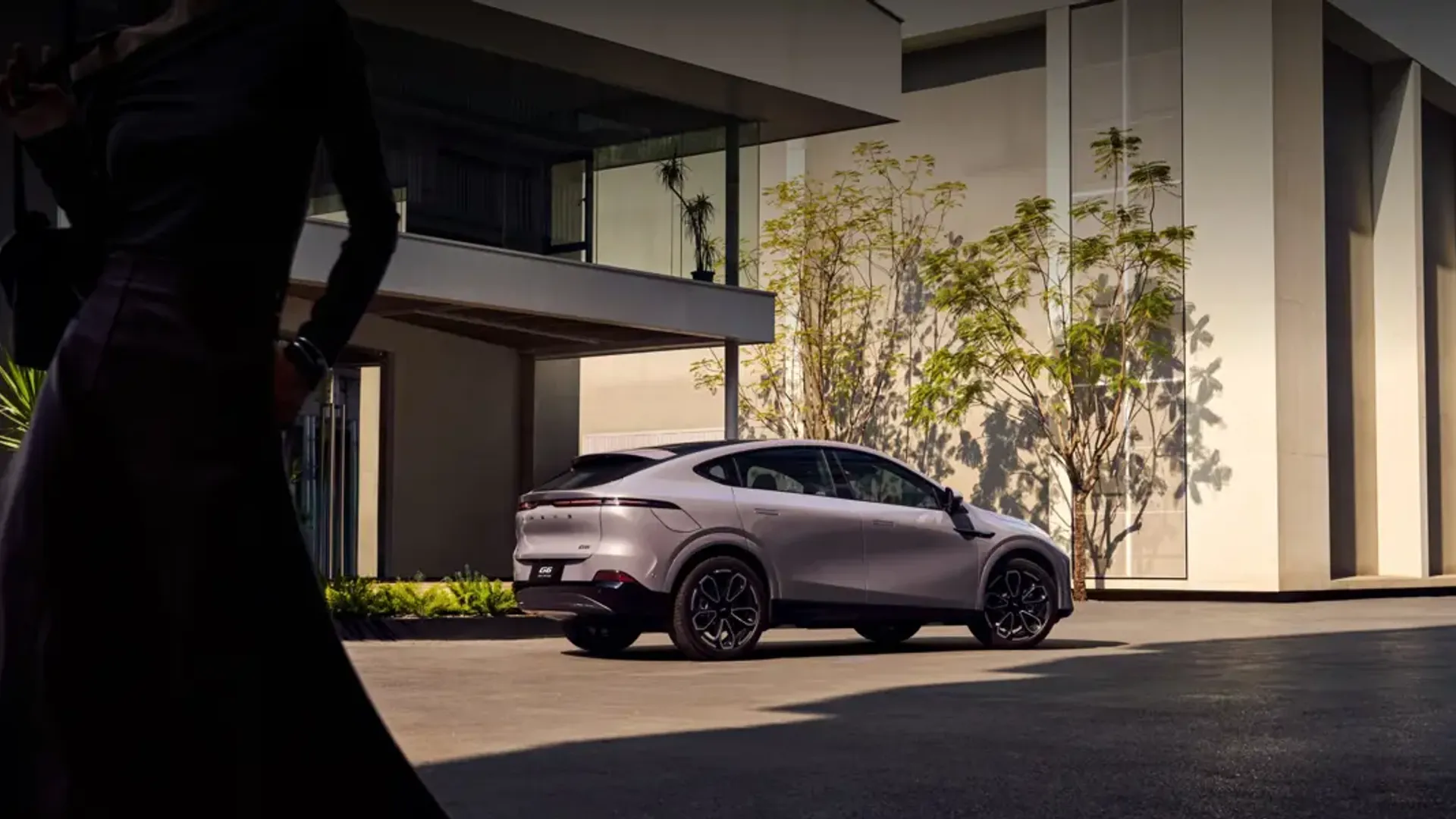 Elettronauti - XPENG G6 AWD Performance - Grigio - Esterno - Vista anteriore a tre quarti