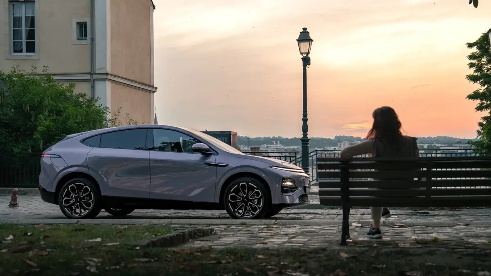 Elettronauti - XPENG G6 AWD Performance - Arancione - Esterno - Vista anteriore a tre quarti
