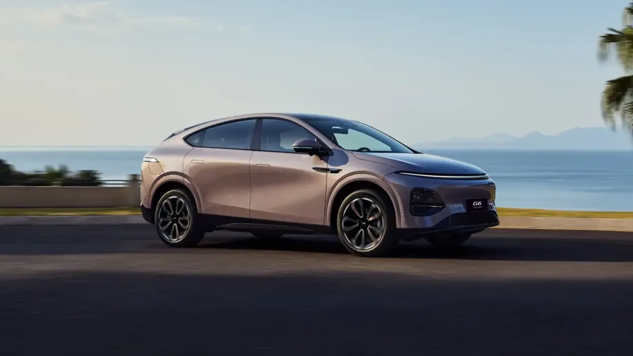 Elettronauti - XPENG G6 AWD Performance - Argento - Esterno - Vista anteriore a tre quarti