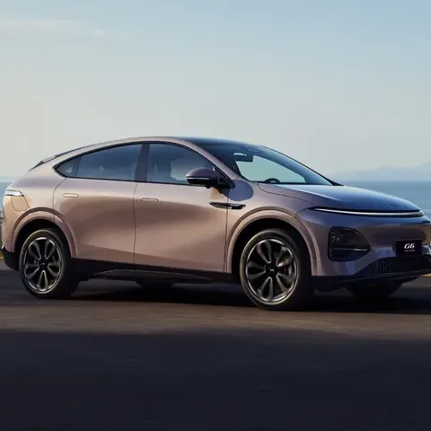 Elettronauti - XPENG G6 AWD Performance - Argento - Esterno - Vista anteriore a tre quarti