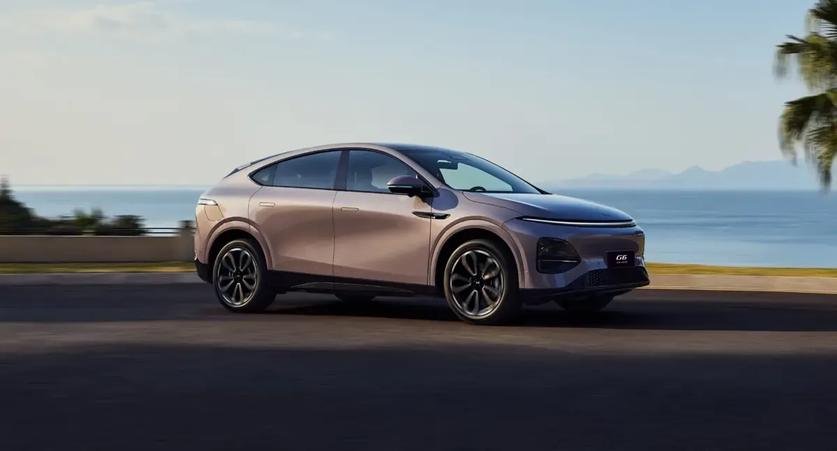 Elettronauti - XPENG G6 AWD Performance - Argento - Esterno - Vista anteriore a tre quarti