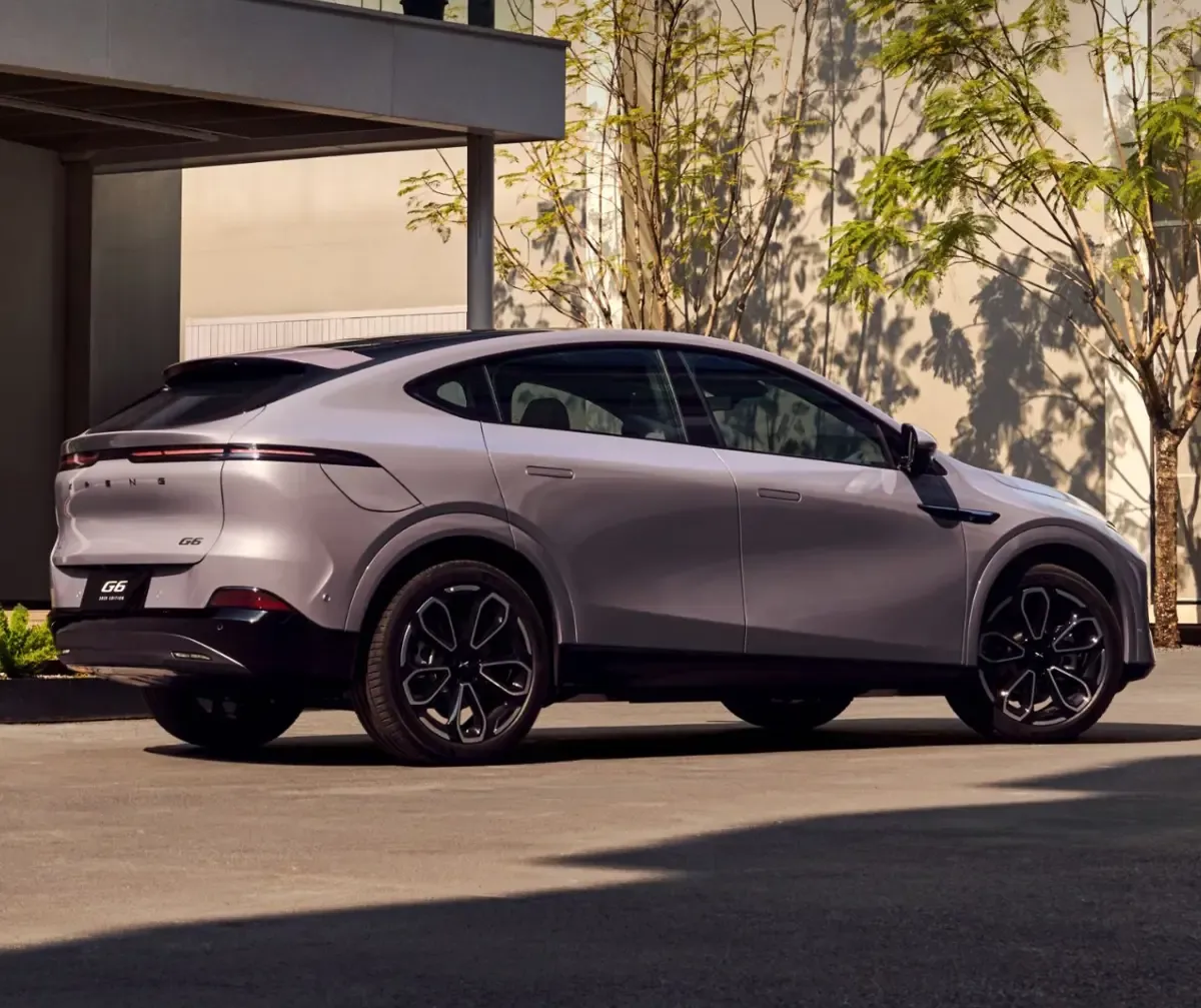 Elettronauti - XPENG G6 AWD Performance - Bianco - Esterno - Vista anteriore a tre quarti