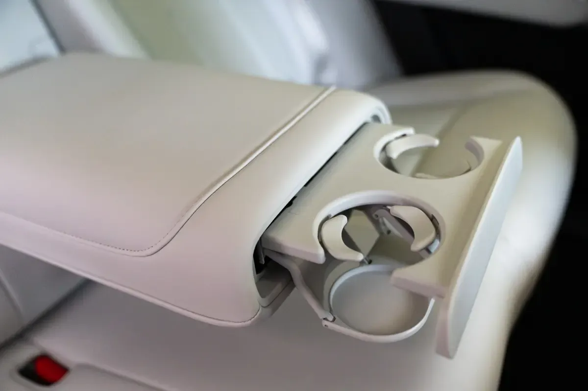 Elettronauti - XPENG G6 AWD Performance - Bianco - Esterno - Vista anteriore a tre quarti