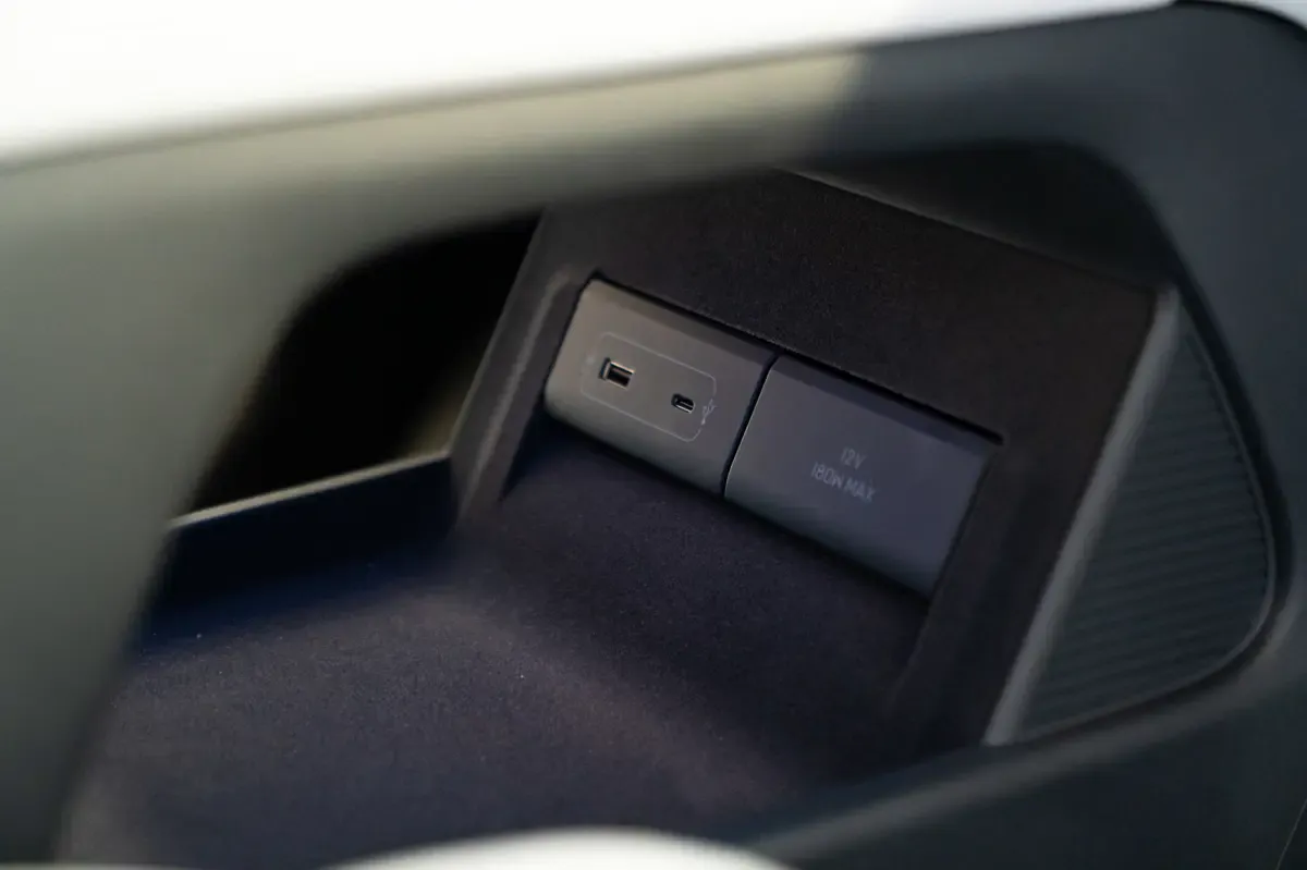 Elettronauti - XPENG G6 AWD Performance - Bianco - Esterno - Vista anteriore a tre quarti