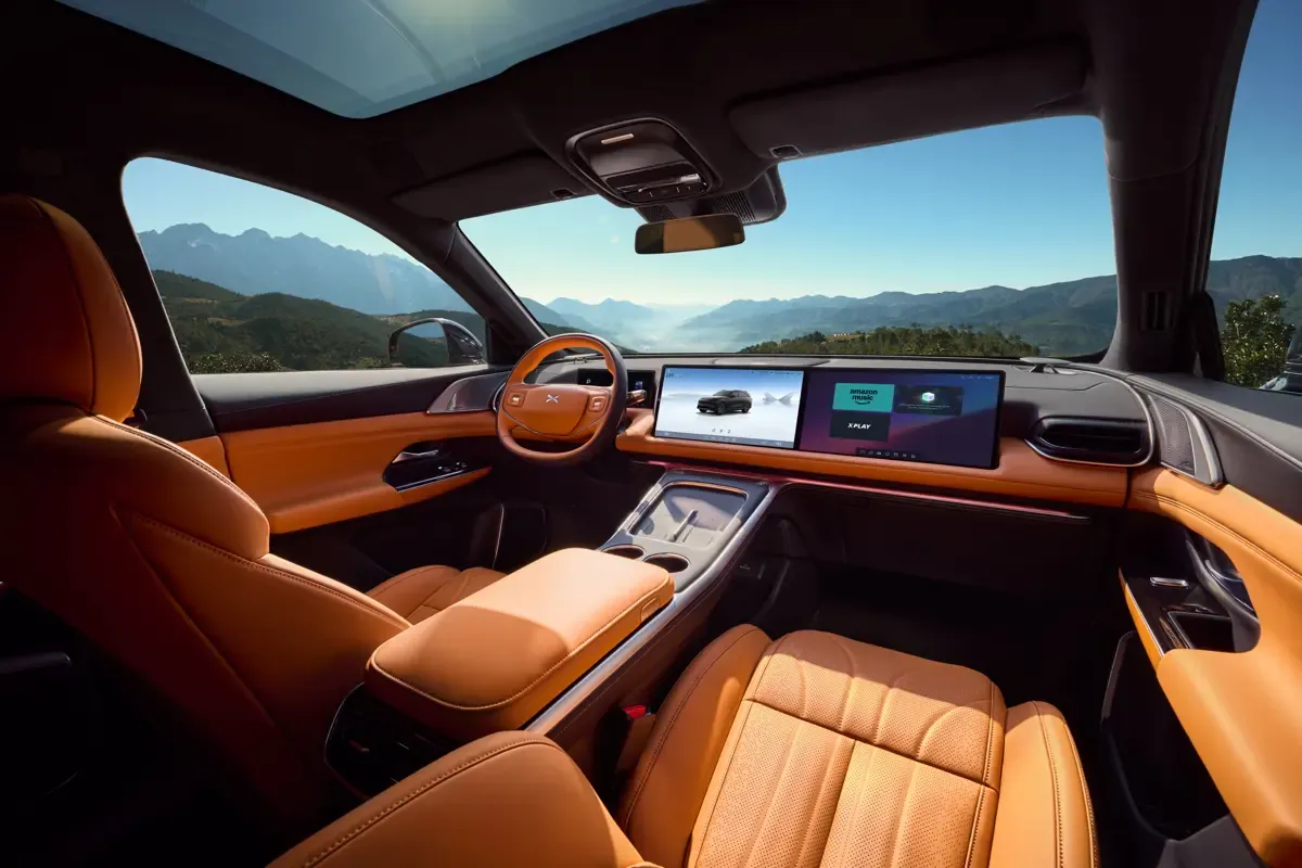 Elettronauti - XPENG G9 AWD Performance - Beige - Plancia - Vista della plancia