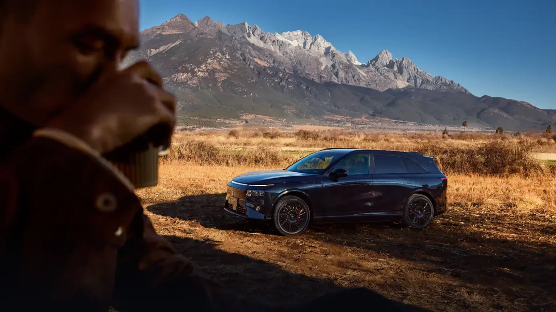 Elettronauti - XPENG G9 AWD Performance - Grigio - Esterno - Vista anteriore a tre quarti