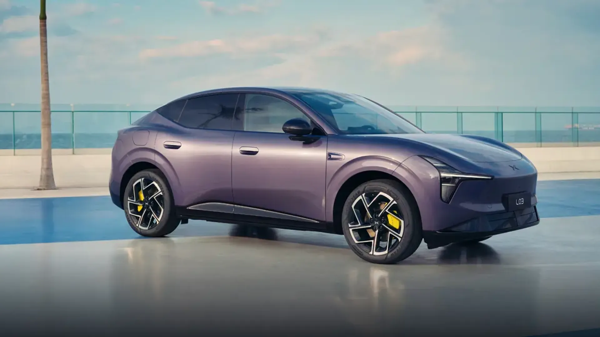 Elettronauti - XPENG L03 71.2 kWh AWD Performance - Beige - Esterno - Vista anteriore a tre quarti