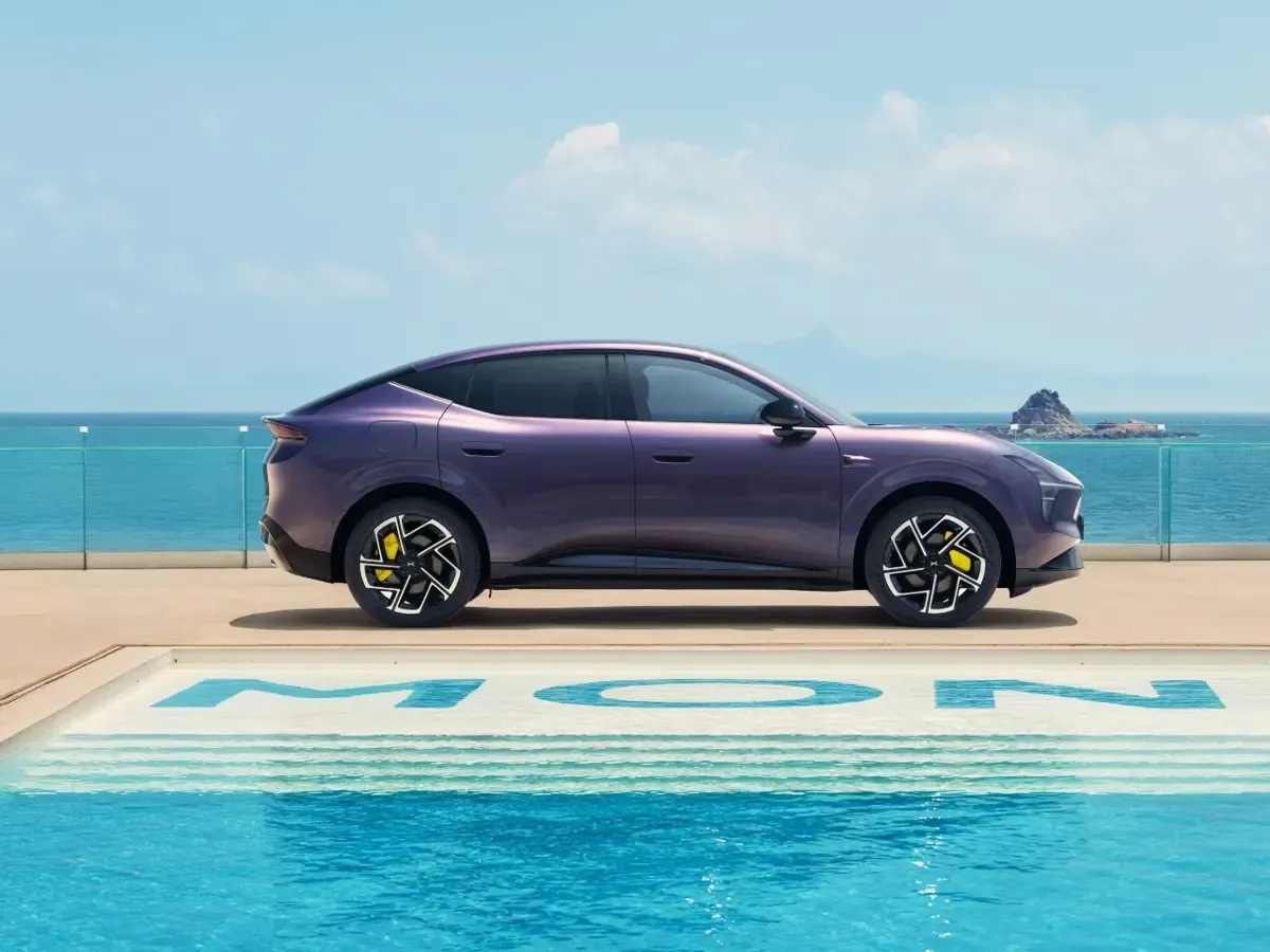 Elettronauti - XPENG L03 71.2 kWh AWD Performance - Nero - Esterno - Vista anteriore a tre quarti