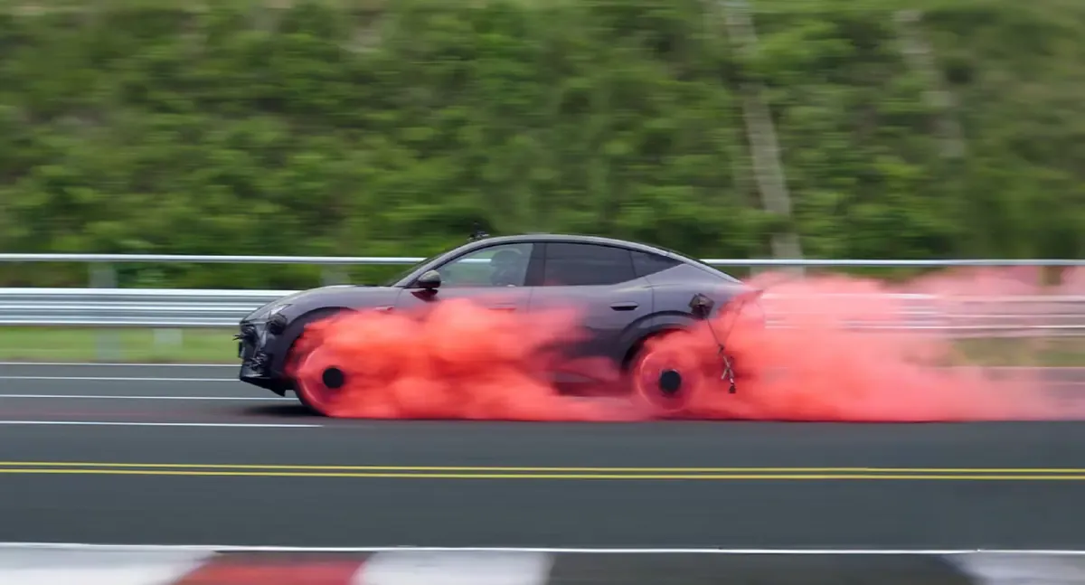 Elettronauti - XPENG L03 71.2 kWh AWD Performance - Nero - Esterno - Vista anteriore a tre quarti