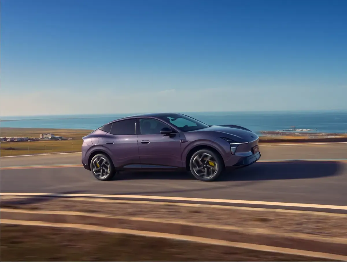 Elettronauti - XPENG L03 71.2 kWh AWD Performance - Nero - Esterno - Vista anteriore a tre quarti