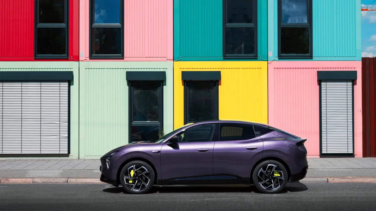 Elettronauti - XPENG L03 71.2 kWh AWD Performance - Blu - Esterno - Vista anteriore a tre quarti
