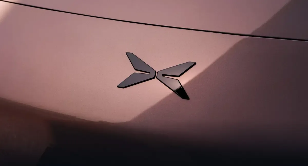 Elettronauti - XPENG L03 71.2 kWh AWD Performance - Grigio - Esterno - Vista anteriore a tre quarti