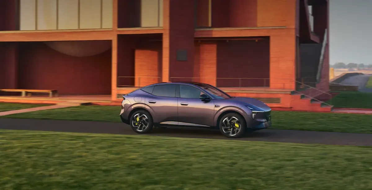 Elettronauti - XPENG L03 71.2 kWh AWD Performance - Bianco - Esterno - Vista anteriore a tre quarti