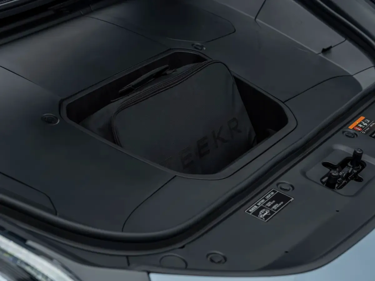 Elettronauti - Zeekr 001 Long Range RWD - Grigio - Vano di carico - Bagagliaio anteriore