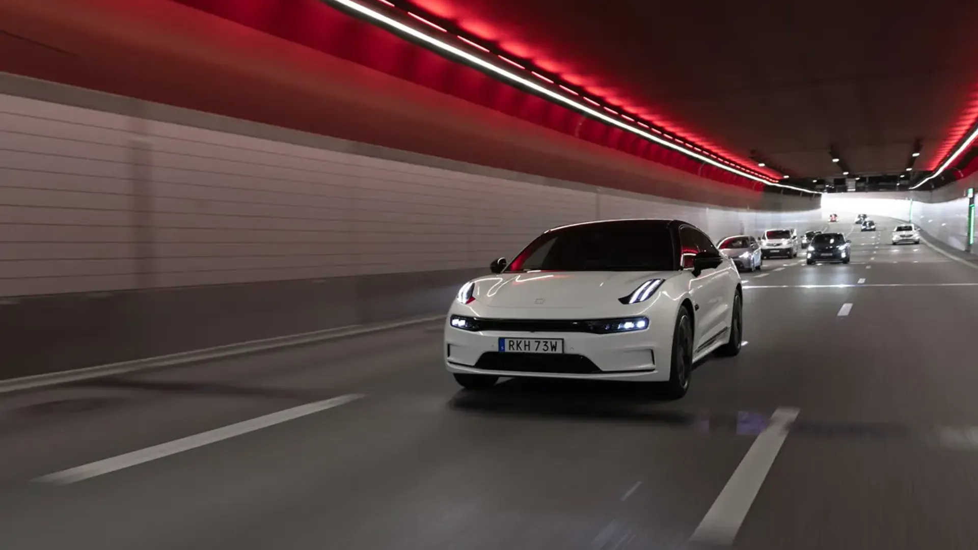 Elettronauti - Zeekr 001 Long Range RWD - Grigio - Esterno - Vista anteriore a tre quarti