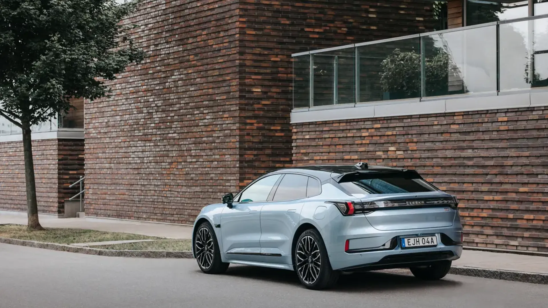Elettronauti - Zeekr 001 Long Range RWD - Bianco - Esterno - Vista anteriore a tre quarti