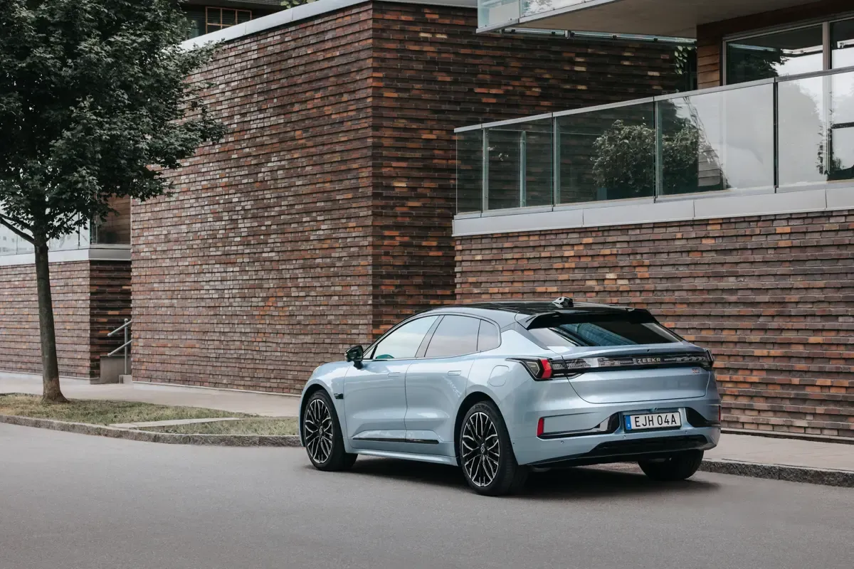 Elettronauti - Zeekr 001 Long Range RWD - Bianco - Esterno - Vista anteriore a tre quarti
