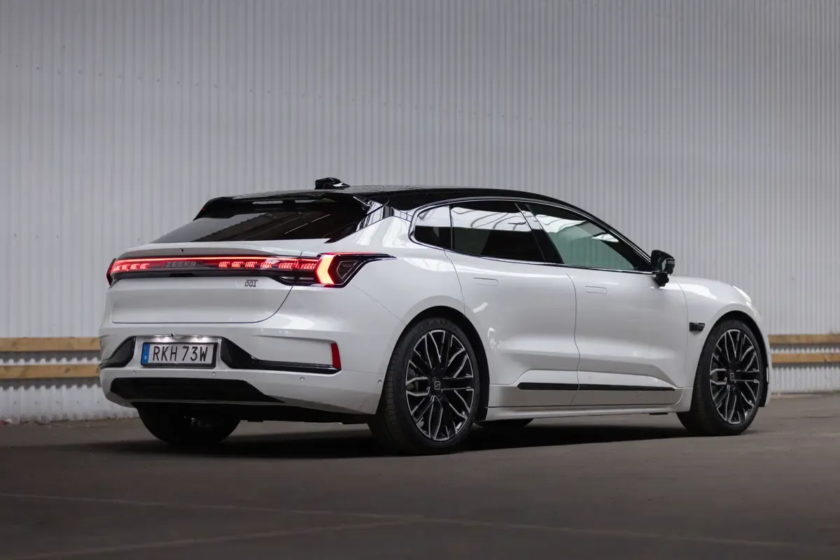Elettronauti - Zeekr 001 Long Range RWD - Bianco - Esterno - Vista anteriore a tre quarti