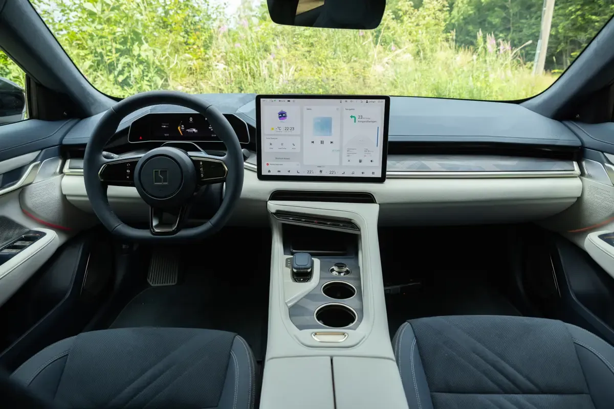 Elettronauti - Zeekr 001 Long Range RWD - Infotainment - Vista della plancia