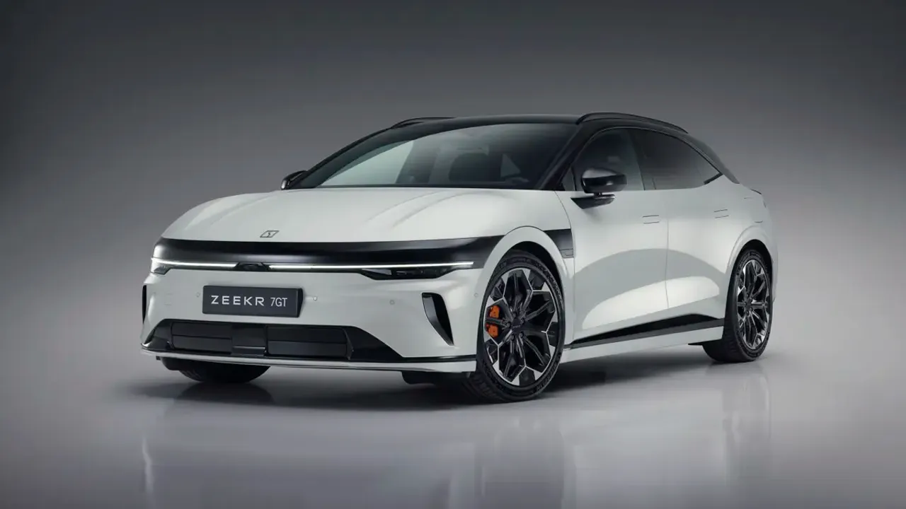 Elettronauti - Zeekr 7GT Long Range RWD - Bianco - Esterno - Vista anteriore a tre quarti