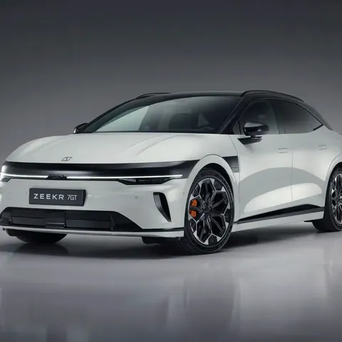 Elettronauti - Zeekr 7GT Long Range RWD - Bianco - Esterno - Vista anteriore a tre quarti