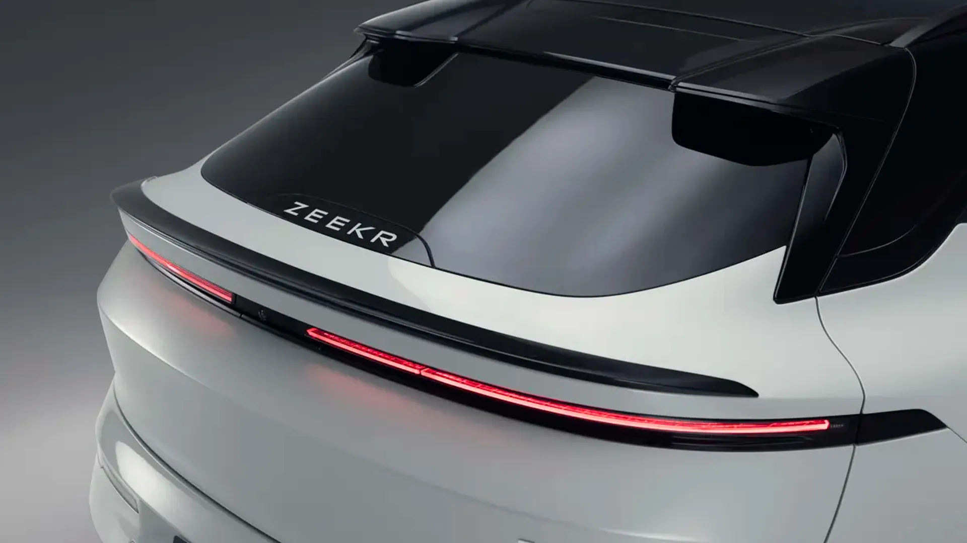 Elettronauti - Zeekr 7GT Core RWD - Dark Grey - Esterno - Vista posteriore