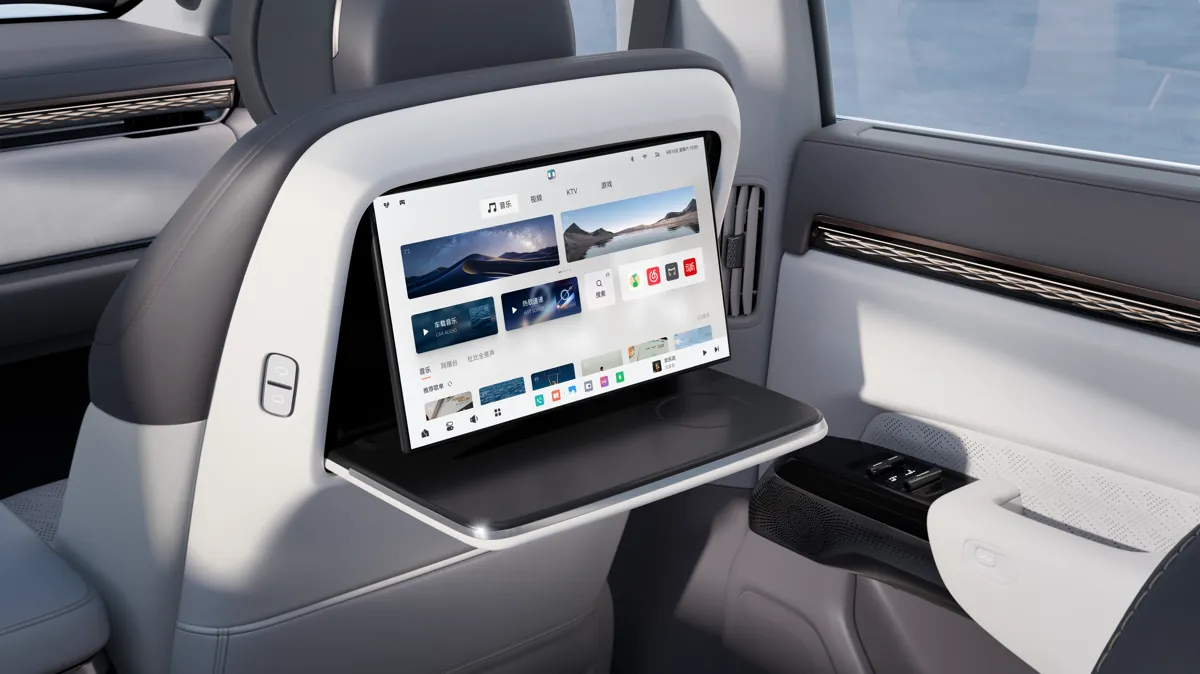Elettronauti - Zeekr 7X Core RWD - Bianco - Interni - Vista della plancia