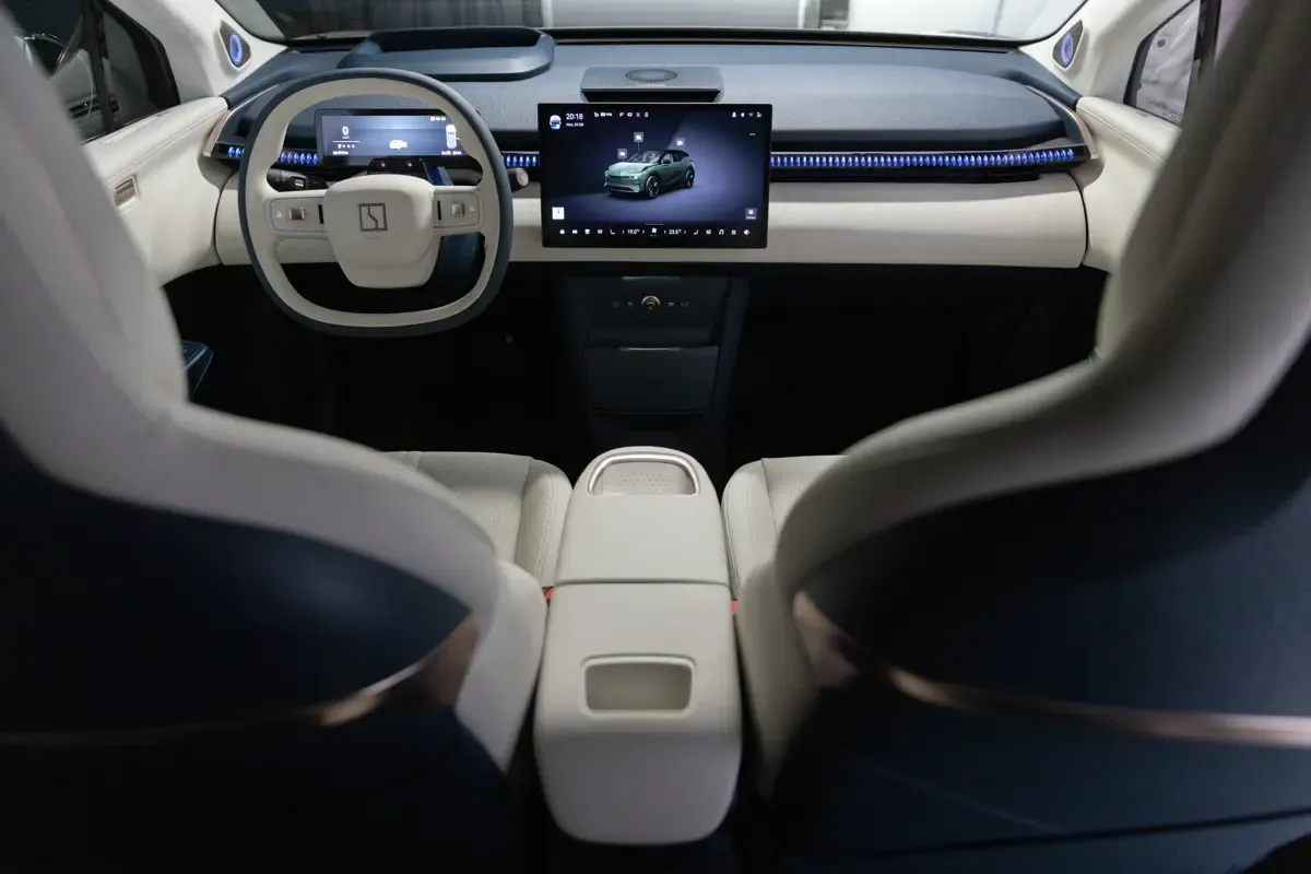 Elettronauti - Zeekr X Long Range RWD - Grigio - Esterno - Vista anteriore a tre quarti