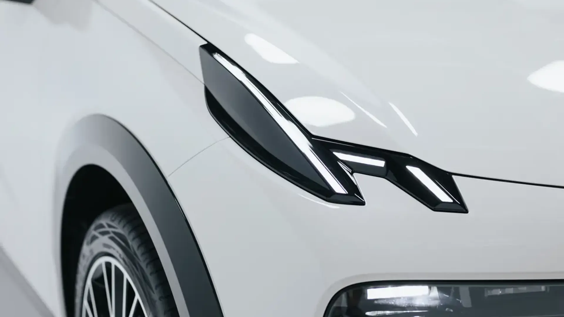 Elettronauti - Zeekr X Long Range RWD - Grigio - Esterno - Vista anteriore a tre quarti